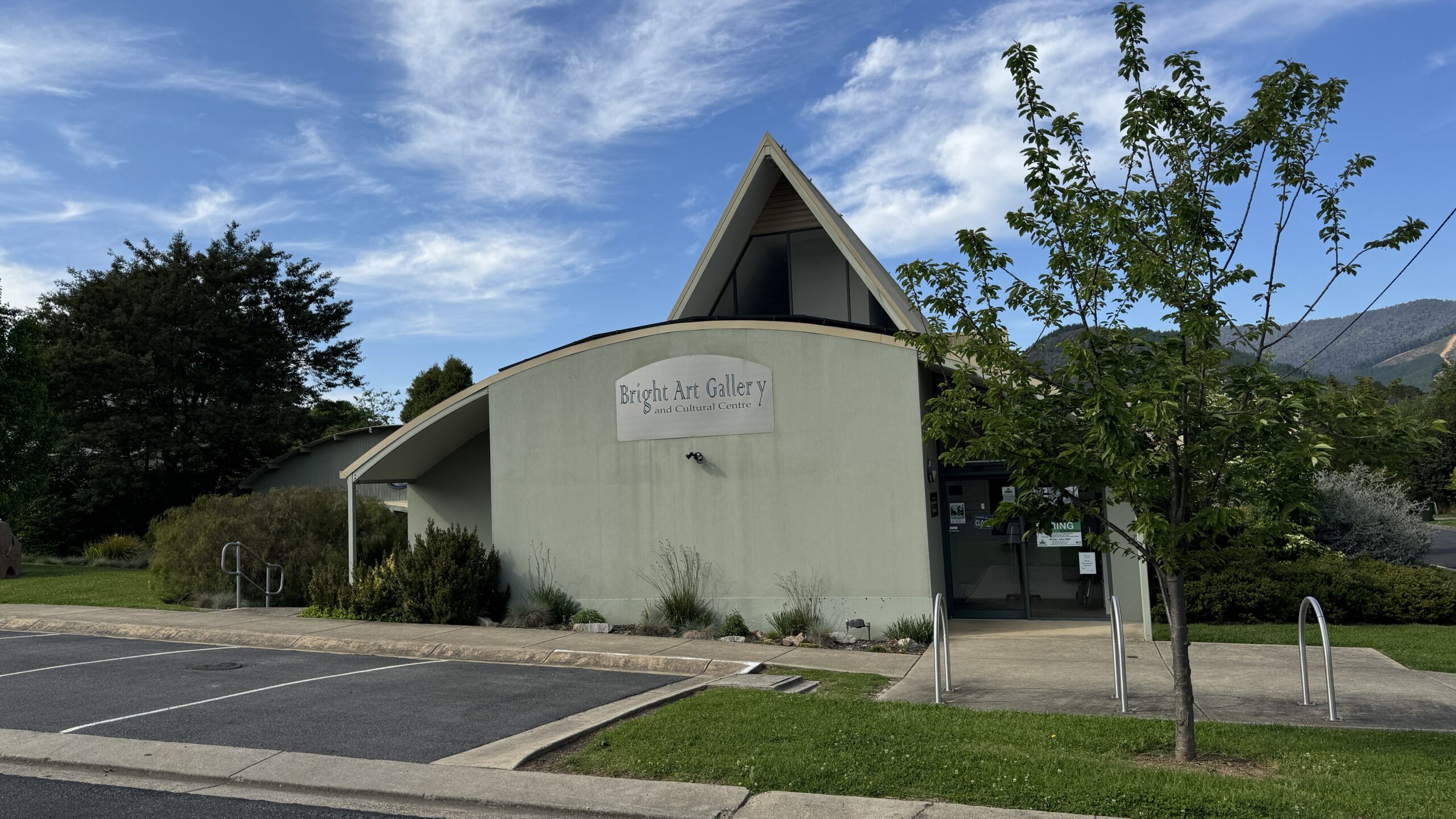 Read more about the article Picture this…Bright Art Gallery